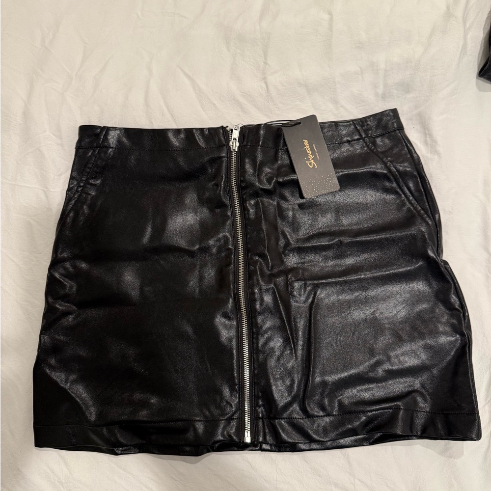 Stylish Black Leather Skirt